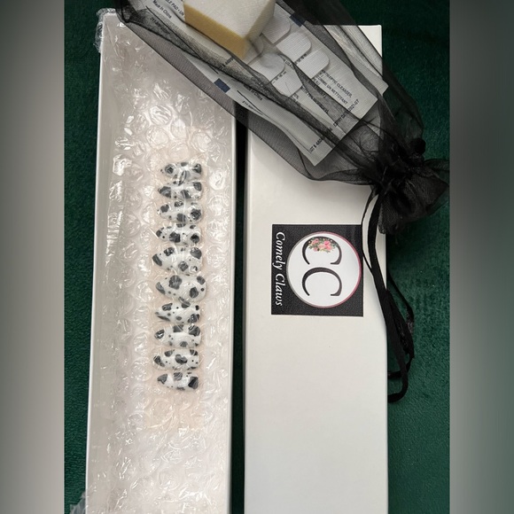 Faux nail bundle - Picture 2 of 3